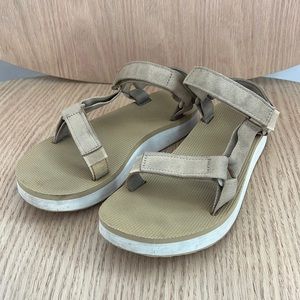 Teva MIDFORM UNIVERSAL  Midform Universal Women's Color: LARK Size: 9